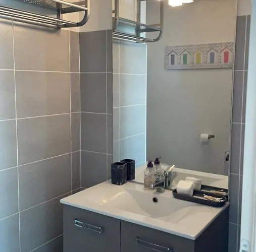 Maison Flore Arena, Gendarmerie, Rocade *